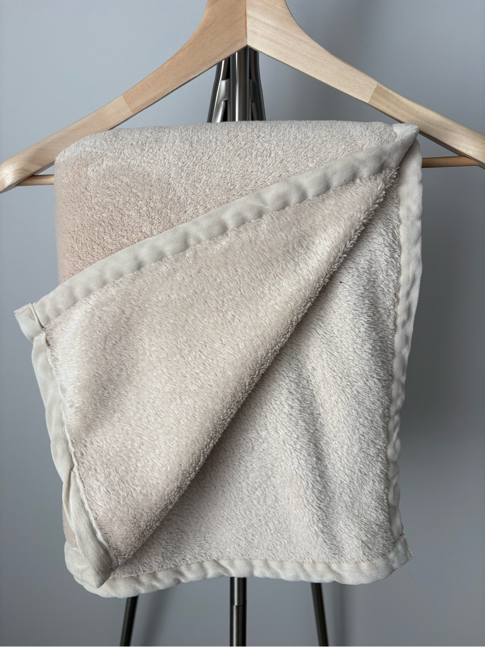 Plush Microfiber Throw Blanket - Cream